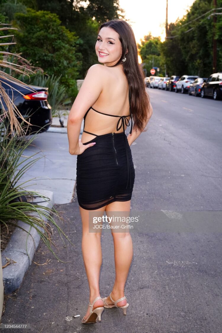 olivia delaurentis feet 1