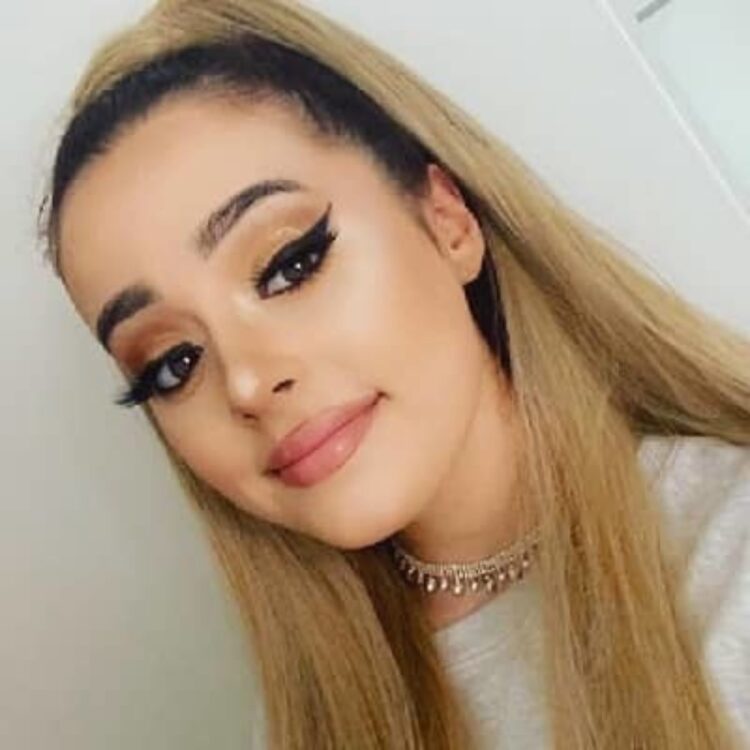 olivia duffin feet 3