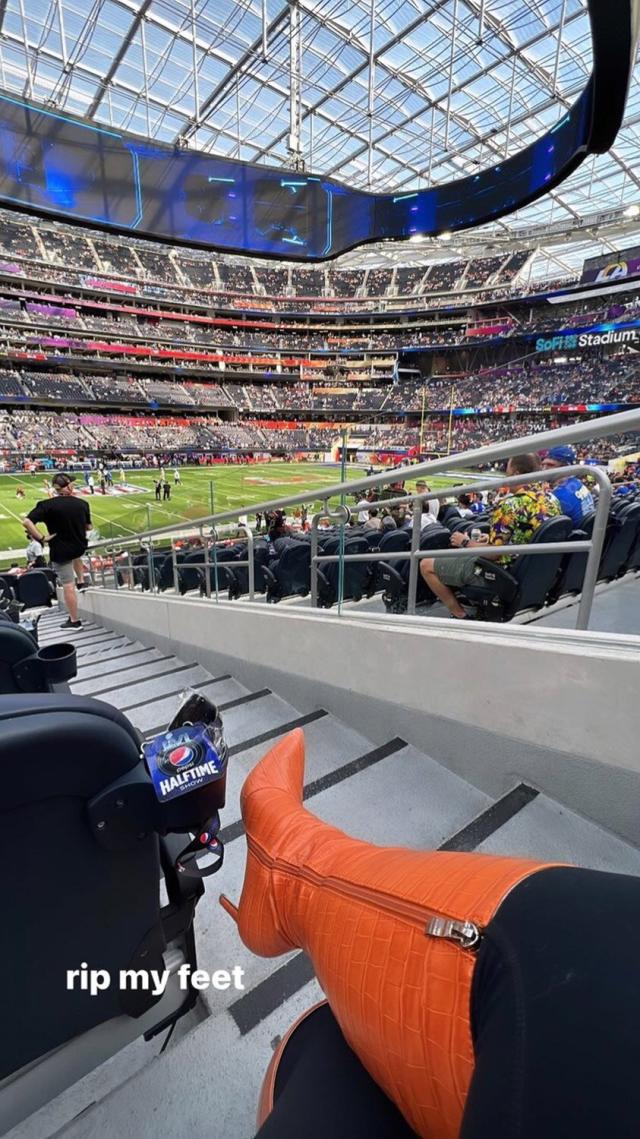 olivia holzmacher feet 3