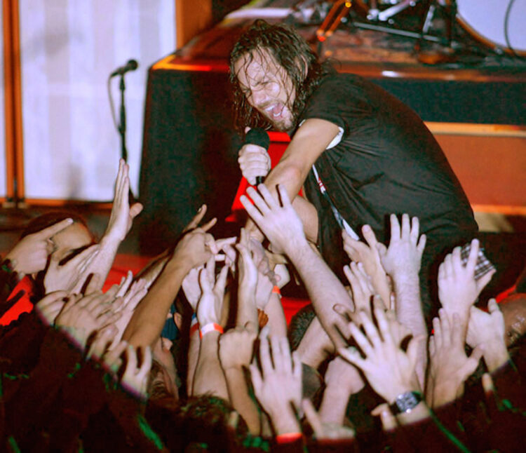 olivia james vedder feet 1