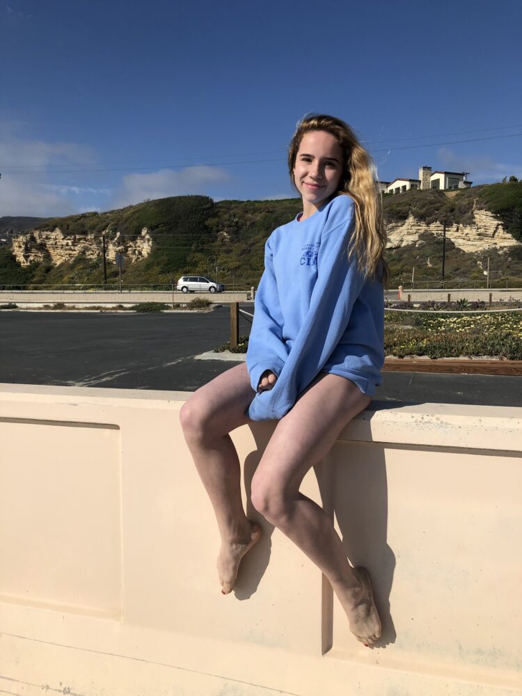 olivia julianna feet