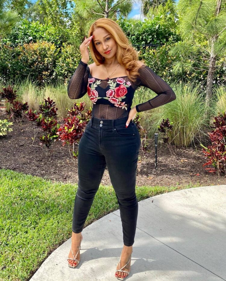 olivia longott feet 1