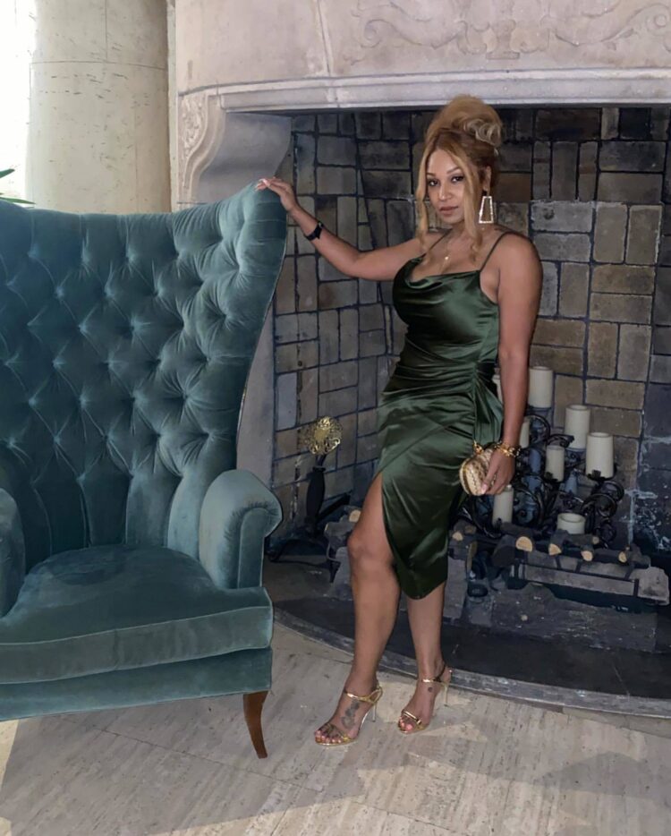 olivia longott feet 3