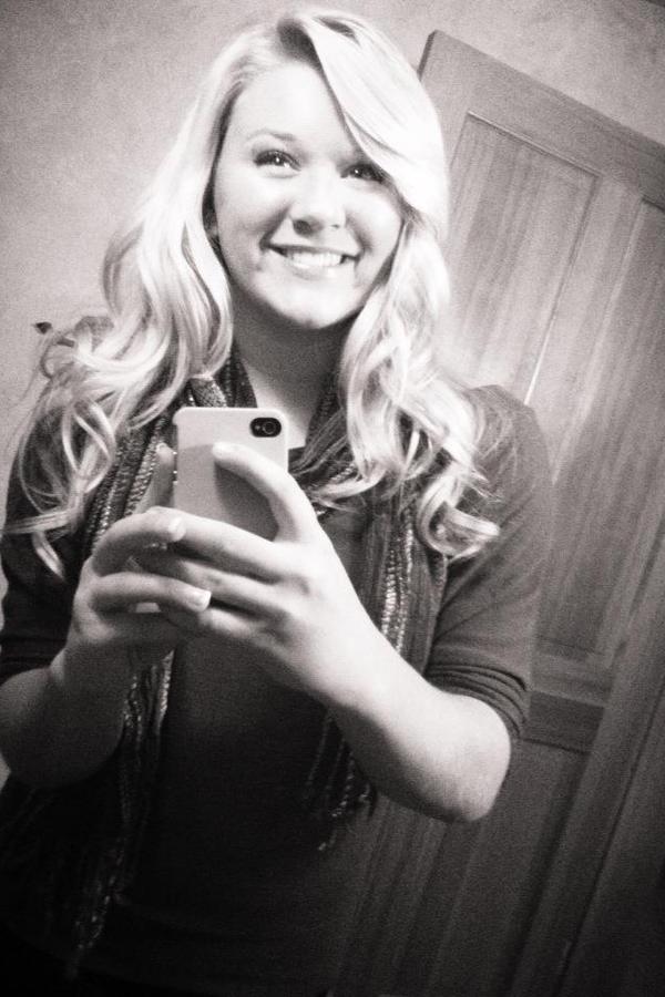 olivia lueders feet 4