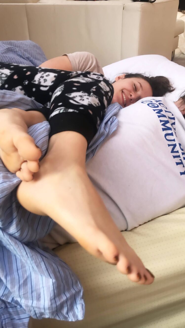 olivia nikkanen feet