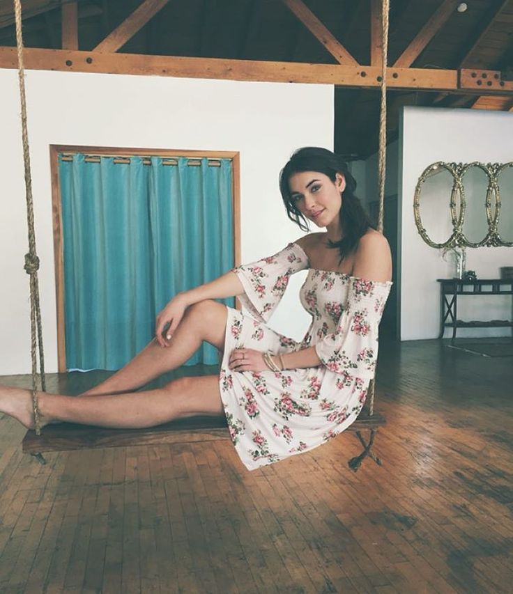 olivia pickren feet 3