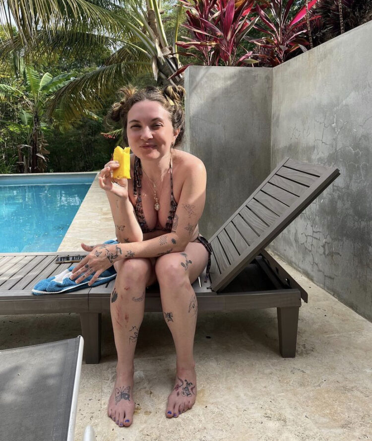 olivia ponton feet 4