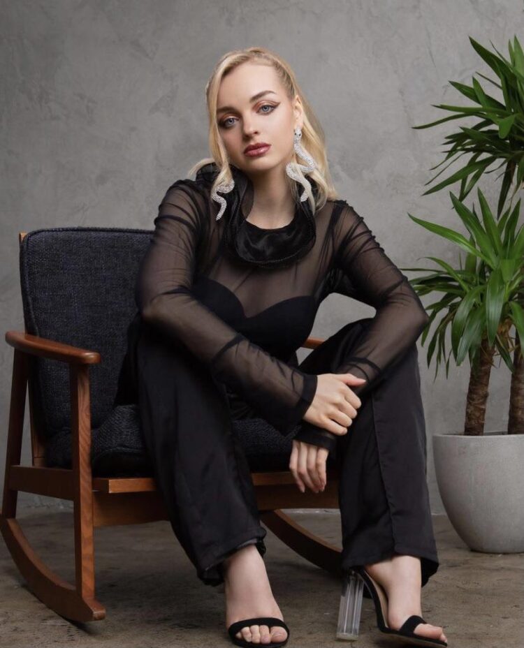 olivia rose keegan feet 6