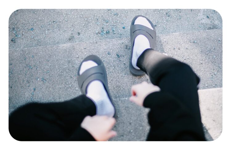 olivia thompson feet scaled