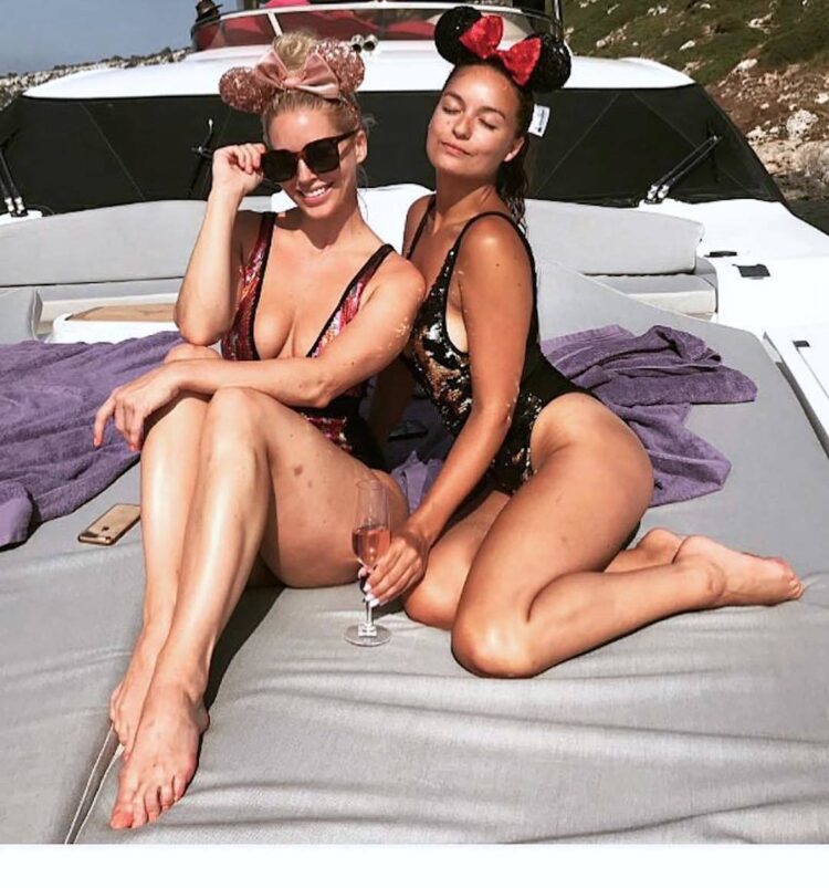 olivia wallace feet 3