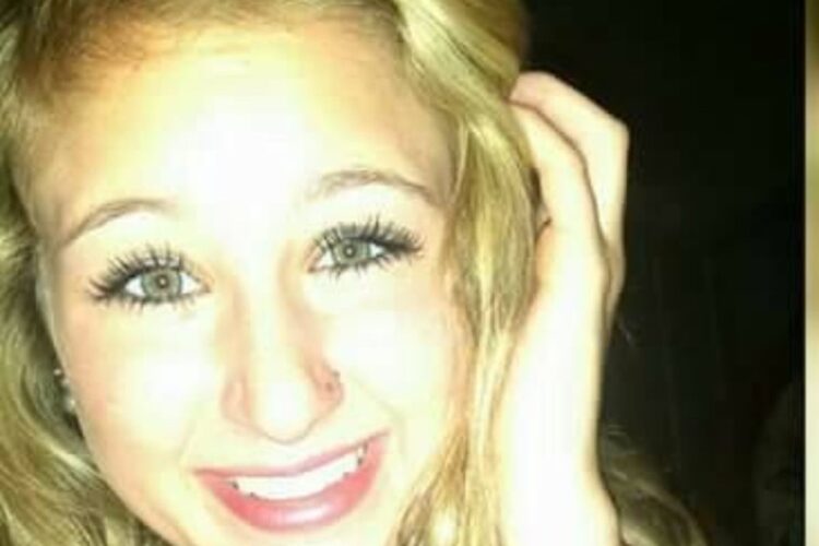 olivia wallace feet 4