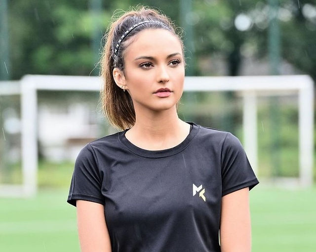 olivia weedall feet 1