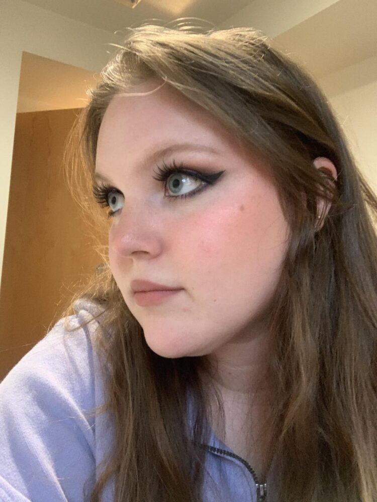 olivia makeup feet 6