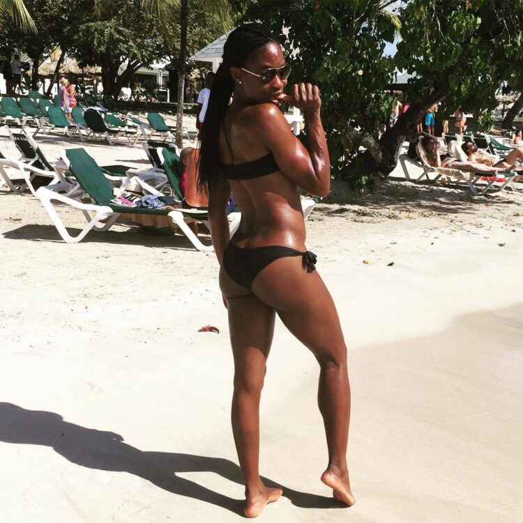 olunike adeliyi feet 5