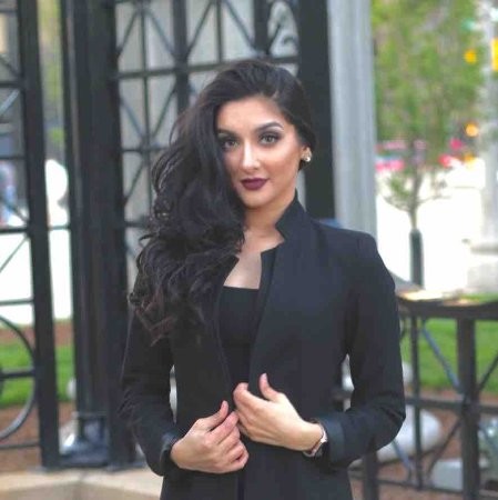 omehabiba khan feet 3