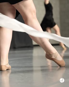 orhidea sejdiu feet 4