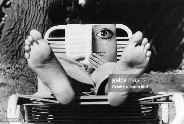 oriana fallaci feet 3