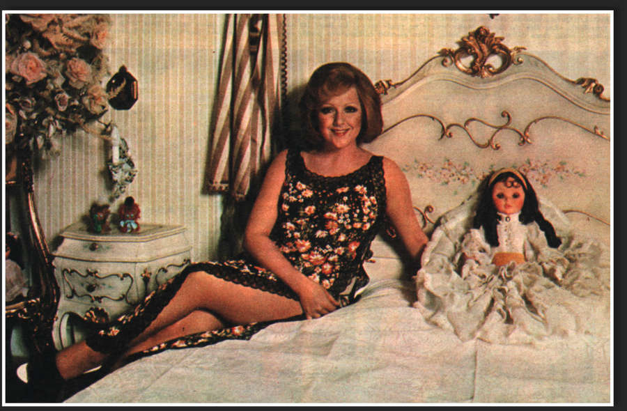 orietta berti feet 3