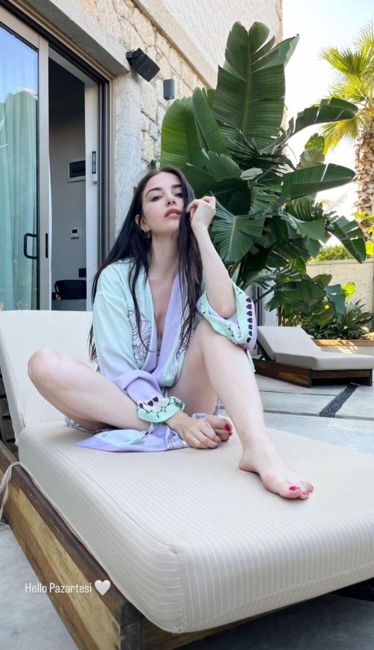 ozge gurel feet 2