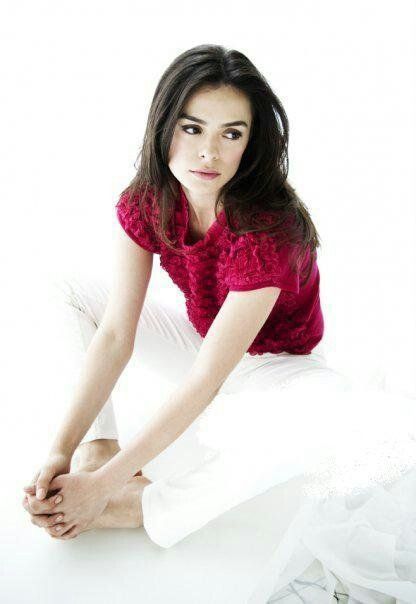 ozge ozpirincci feet 2