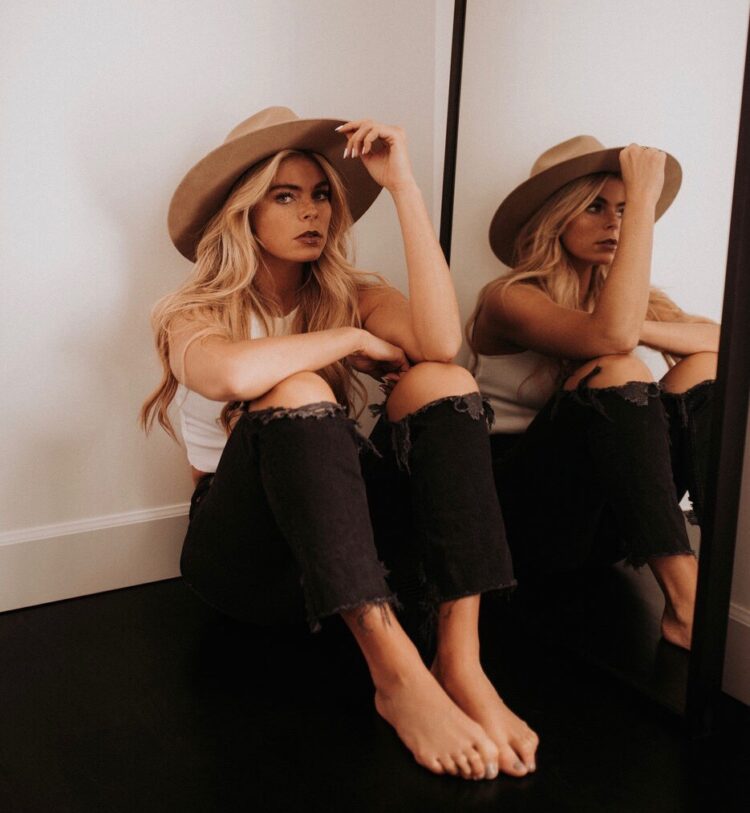 paige arminta watts feet