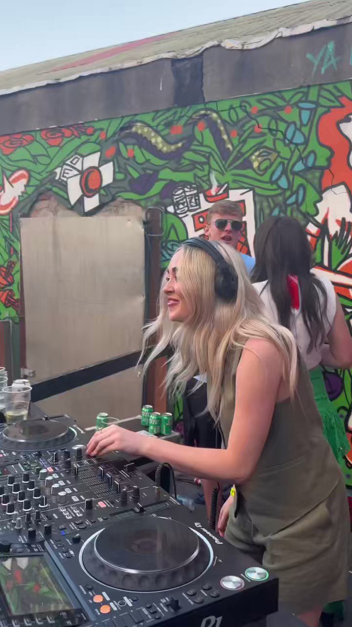 paige tomlinson feet 5