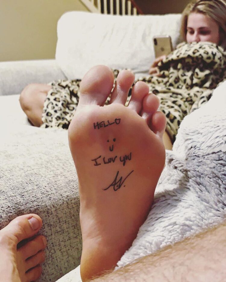 paige vanzant feet 5
