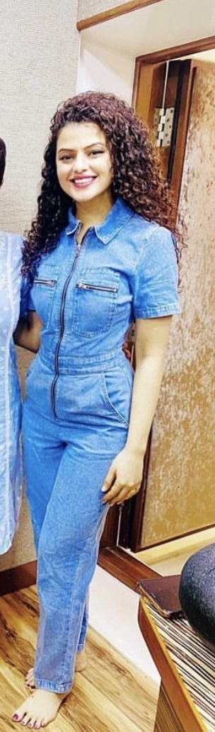 palak muchhal feet 4