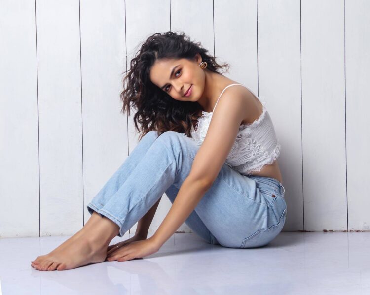 palak sindhwani feet 4