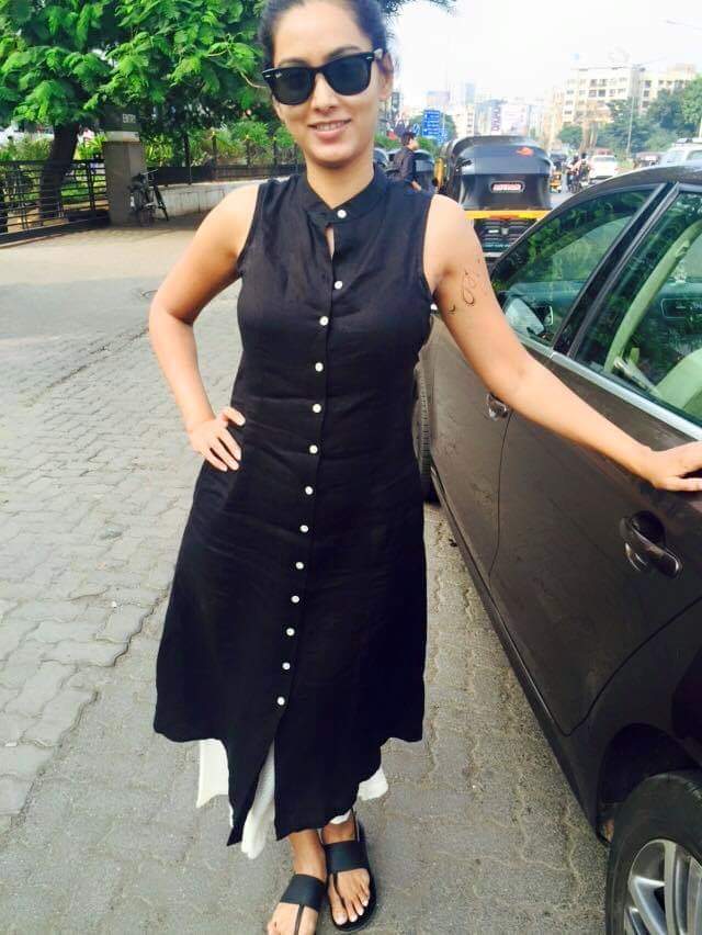 pallavi subhash feet 2