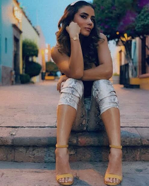 palmeira cruz feet 1