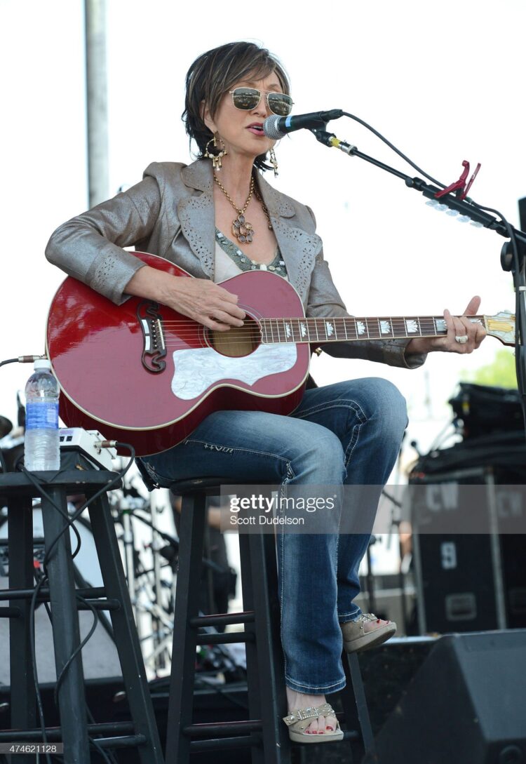 pam tillis feet 5
