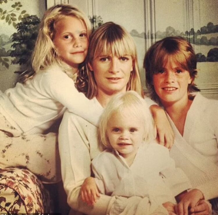 pandora delevingne feet 4