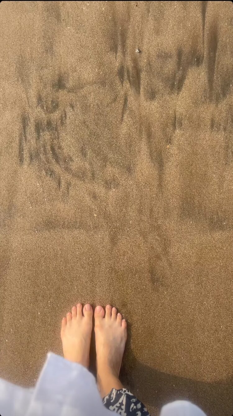 pankhuri awasthy feet 3