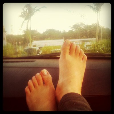 paola cupcake feet 2