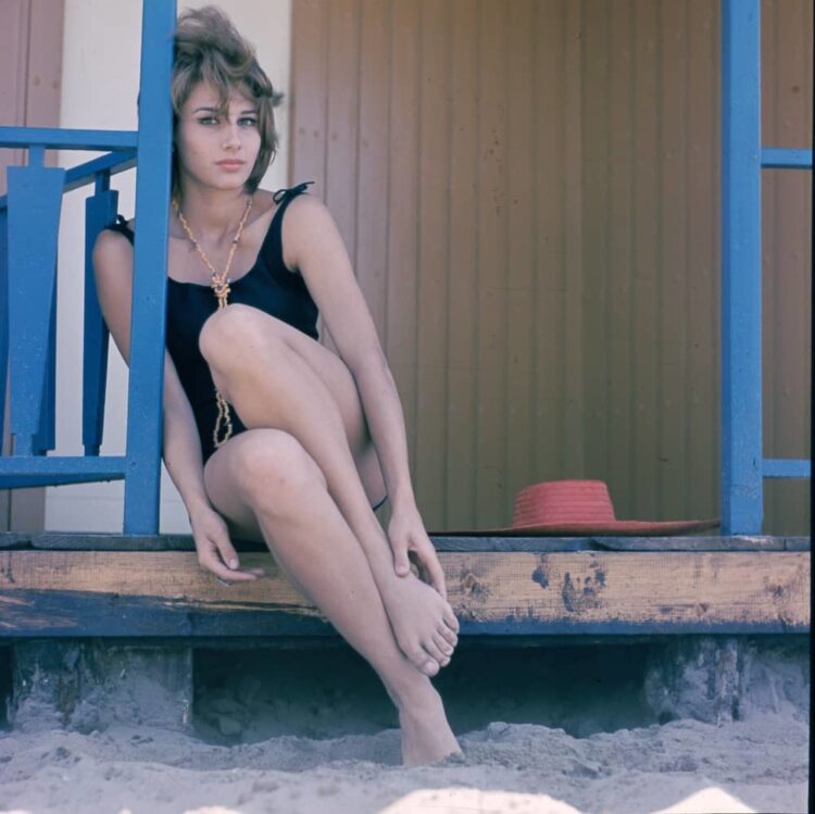 paola elizabeth feet