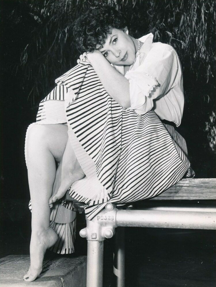 paris sinclair feet 1