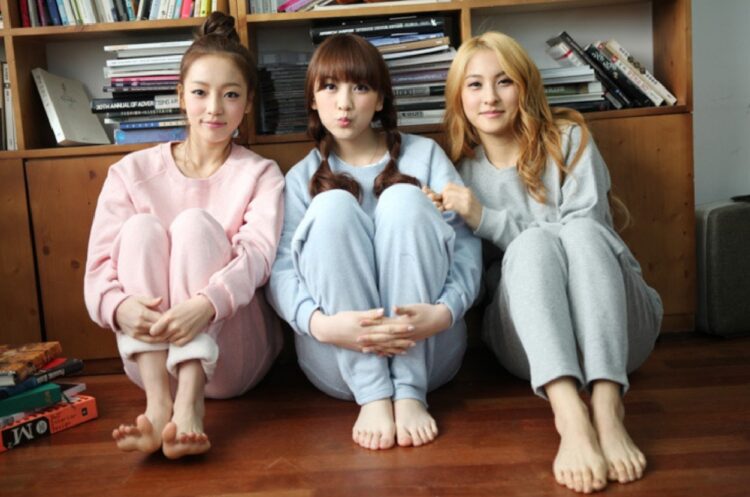 park gyu ri feet 5