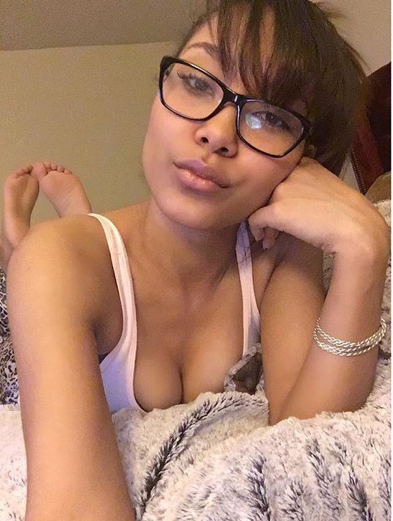 parker mckenna posey feet 2