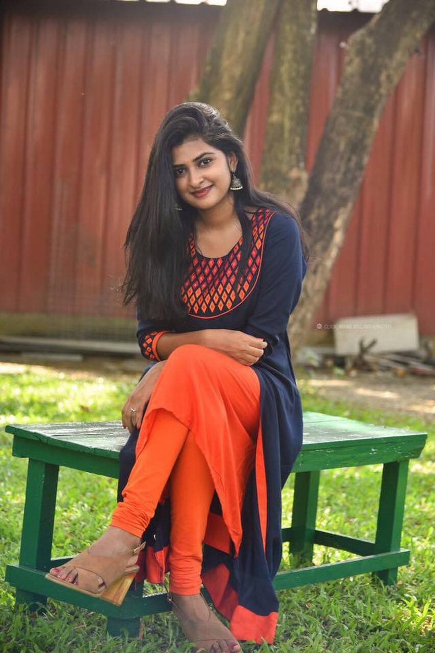 parvathy arun feet 4