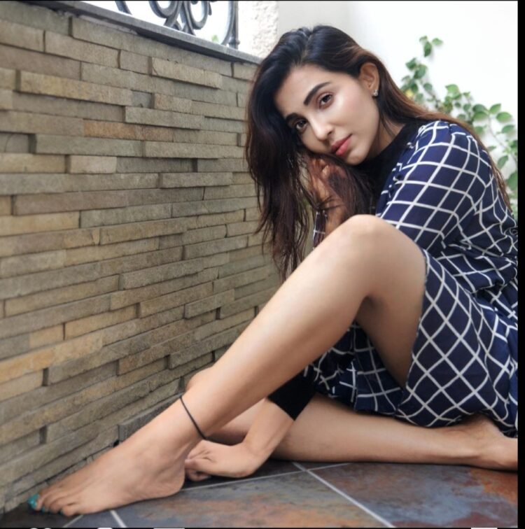 parvatii nair feet