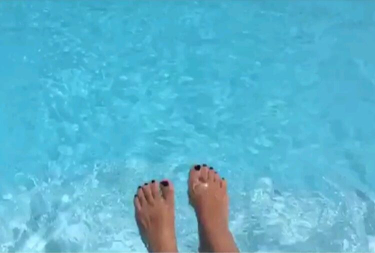 paula mendez feet 5