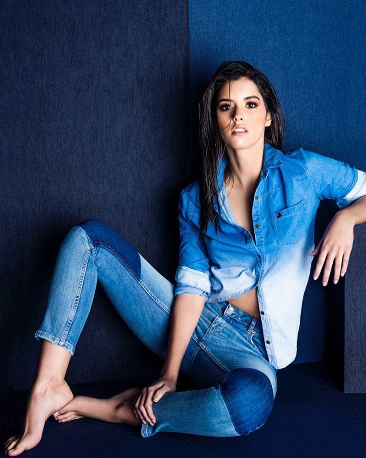 paulina vega feet 5