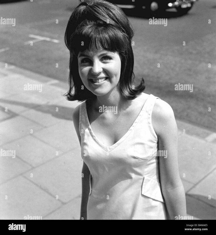 pauline collins feet 4