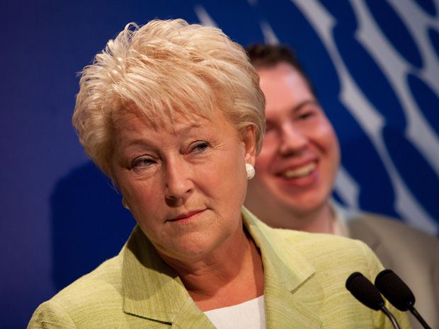 pauline marois feet 6