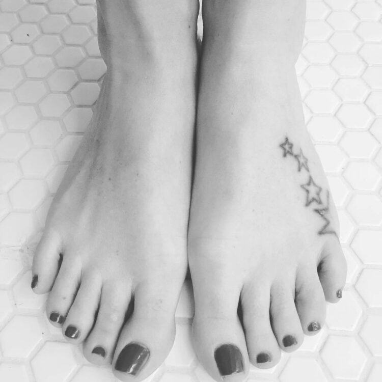 pearl lowe feet