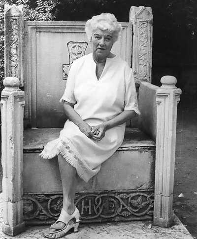peggy guggenheim feet