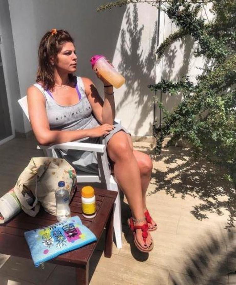 pelin oztekin feet 3