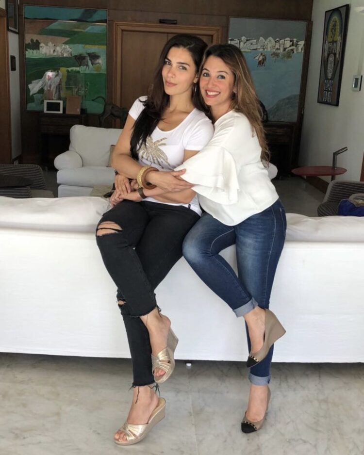 perizaad zorabian feet 2