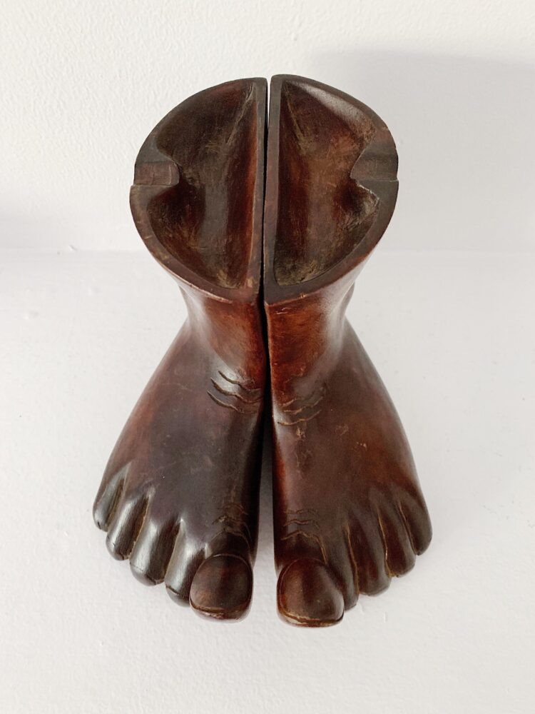 persia holder feet scaled